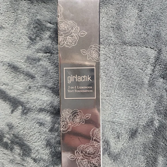 Girlactik 2-in-1 Luminous Tint Foundation - Cream - Picture 1 of 6